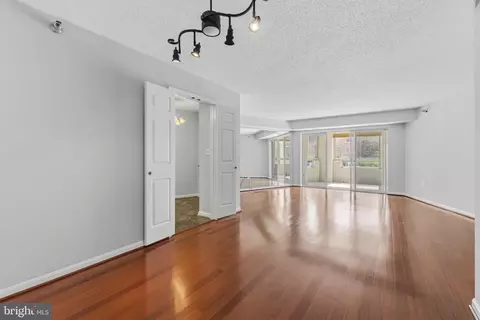 14801 Pennfield Cir #206, Silver Spring, MD 20906