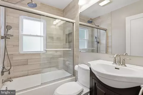Bath - 10510 Hayes Ave, Silver Spring, MD 20902 photo 1 of 2