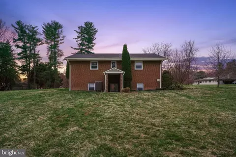 Exterior - 1800 Gayfields Dr, Silver Spring, MD 20906 photo 9 of 10