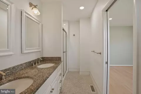 Bath - 1800 Gayfields Dr, Silver Spring, MD 20906 photo 2 of 7
