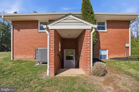 Exterior - 1800 Gayfields Dr, Silver Spring, MD 20906 photo 7 of 10
