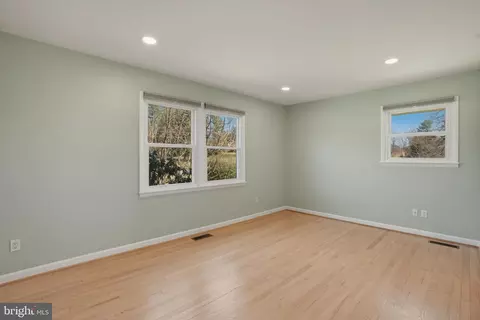 Living - 1800 Gayfields Dr, Silver Spring, MD 20906 photo 8 of 10