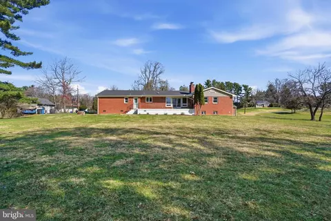 Exterior - 1800 Gayfields Dr, Silver Spring, MD 20906 photo 5 of 10