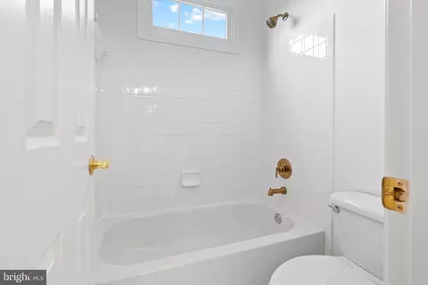 Bath - 16809 Harbour Town, Ashton, MD 20861 photo 4 of 8
