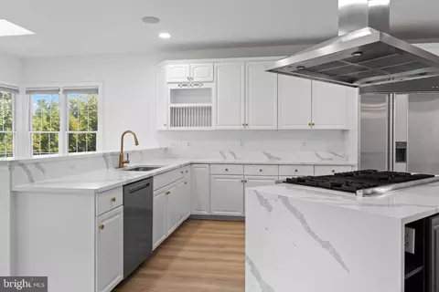Kitchen - 16809 Harbour Town, Ashton, MD 20861 photo 5 of 6