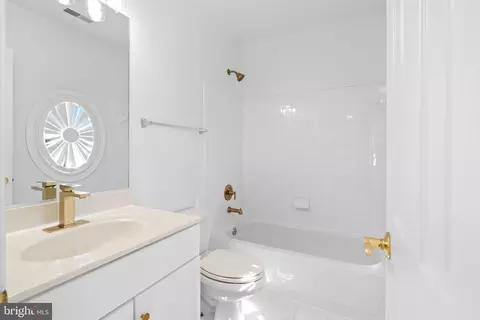 Bath - 16809 Harbour Town, Ashton, MD 20861 photo 5 of 8