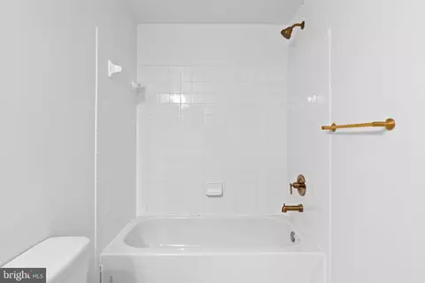 Bath - 16809 Harbour Town, Ashton, MD 20861 photo 7 of 8