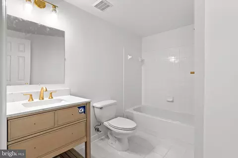 Bath - 16809 Harbour Town, Ashton, MD 20861 photo 6 of 8