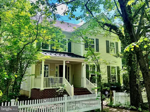 211 Holmard St, Gaithersburg, MD 20878