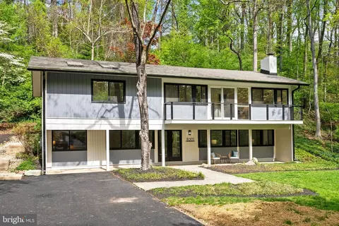 8201 Hamilton Spring Ct, Bethesda, MD 20817