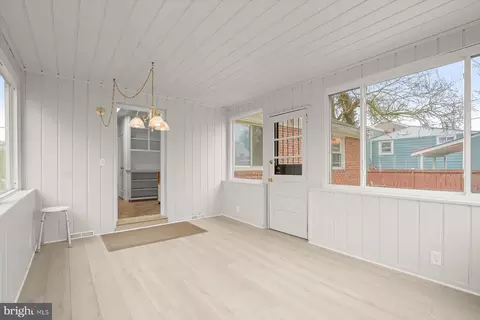Entry Way - 1523 Jasper St, Silver Spring, MD 20902 photo 4 of 5