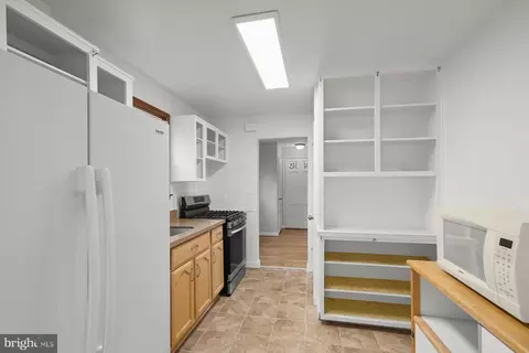 Entry Way - 1523 Jasper St, Silver Spring, MD 20902 photo 3 of 5