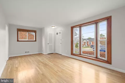 Living - 1523 Jasper St, Silver Spring, MD 20902 photo 2 of 3