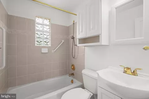 Bath - 1523 Jasper St, Silver Spring, MD 20902 photo 1 of 2