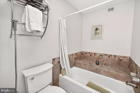 Bath - 1520 Ingram Ter, Silver Spring, MD 20906 photo 5 of 7