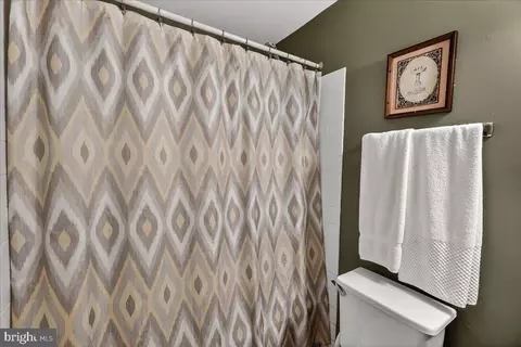 Bath - 1520 Ingram Ter, Silver Spring, MD 20906 photo 6 of 7
