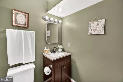 Bath - 1520 Ingram Ter, Silver Spring, MD 20906 photo 7 of 7