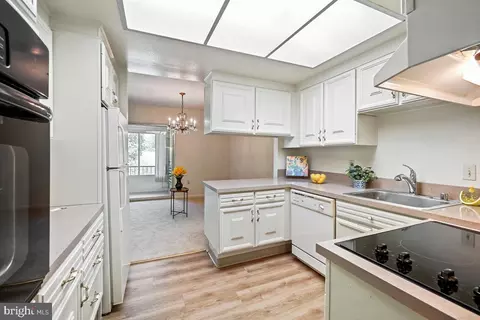 3320 Gleneagles Dr #68-2A, Silver Spring, MD 20906