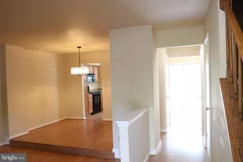 Entry Way - 17 Habersham Ct, Silver Spring, MD 20906 photo 2 of 6
