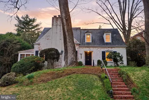 5216 Farrington Rd, Bethesda, MD 20816