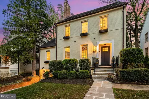 4214 Oakridge Ln, Chevy Chase, MD 20815