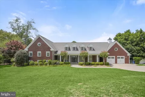 7506 Persimmon Tree Ln, Bethesda, MD 20817