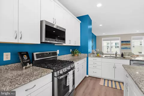 Kitchen - 15610 Steamboat Way, Silver Spring, MD 20906 photo 5 of 7