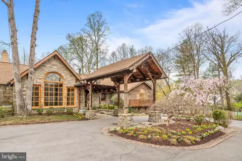 10204 Bentcross Dr, Potomac, MD 20854