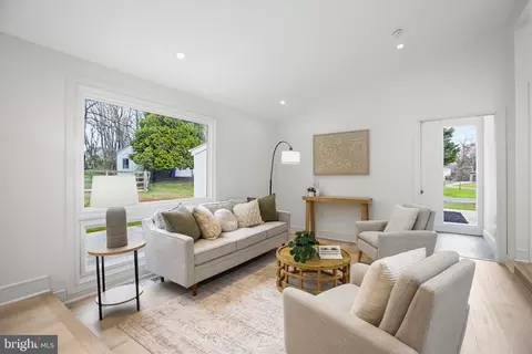 Living - 14828 Fireside Dr, Silver Spring, MD 20905 photo 2 of 5
