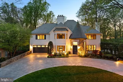6936 Carmichael Ave, Bethesda, MD 20817