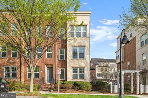 228 Hemingway Dr, Gaithersburg, MD 20878