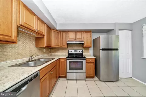 Kitchen - 3749 Castle Ter #121-14, Silver Spring, MD 20904 photo 3 of 4