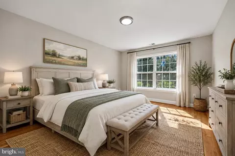 Bedroom - 21712 Slidell Rd, Boyds, MD 20841 photo 4 of 4