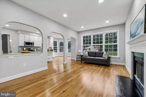 Living - 21712 Slidell Rd, Boyds, MD 20841 photo 4 of 6