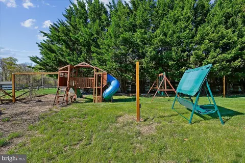 Exterior - 21712 Slidell Rd, Boyds, MD 20841 photo 2 of 2