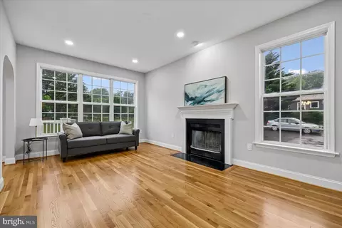 Living - 21712 Slidell Rd, Boyds, MD 20841 photo 6 of 6