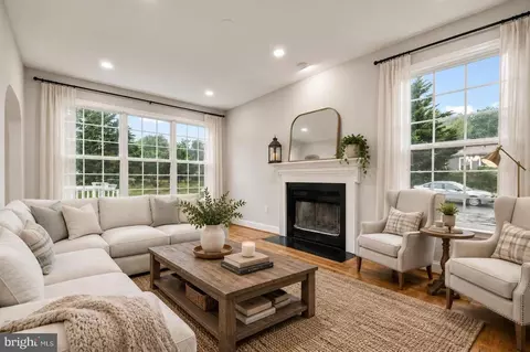 Living - 21712 Slidell Rd, Boyds, MD 20841 photo 2 of 2