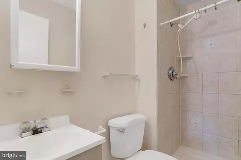 Bath - 17413 Hoskinson Rd, Poolesville, MD 20837 photo 1 of 2