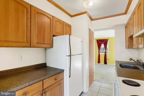 Kitchen - 17413 Hoskinson Rd, Poolesville, MD 20837 photo 2 of 3