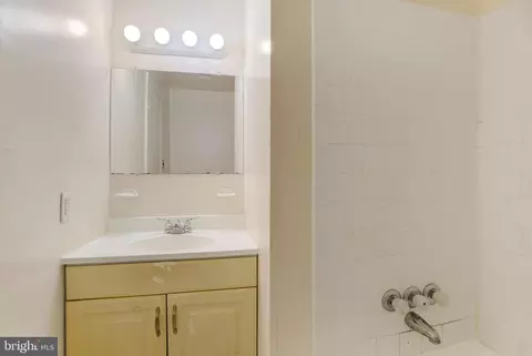 Bath - 17413 Hoskinson Rd, Poolesville, MD 20837 photo 2 of 2