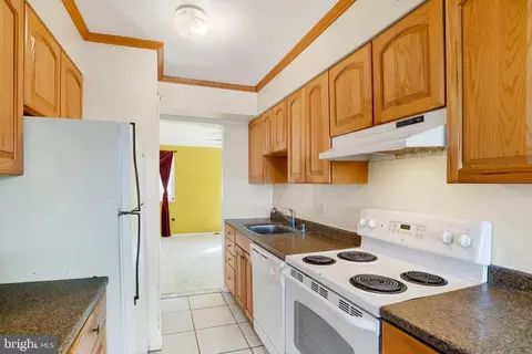 Kitchen - 17413 Hoskinson Rd, Poolesville, MD 20837 photo 3 of 3