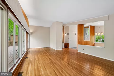 Living - 10316 Burnt Ember Dr, Silver Spring, MD 20903 photo 5 of 11