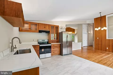 Kitchen - 10316 Burnt Ember Dr, Silver Spring, MD 20903 photo 2 of 3