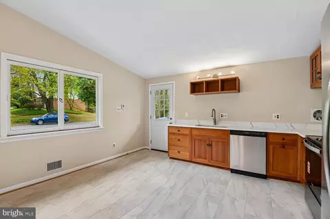 Kitchen - 10316 Burnt Ember Dr, Silver Spring, MD 20903 photo 3 of 3