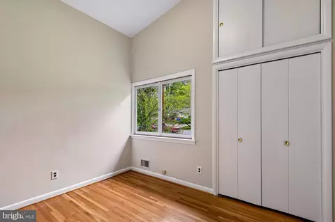 Bedroom - 10316 Burnt Ember Dr, Silver Spring, MD 20903 photo 4 of 7