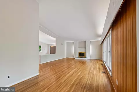 Living - 10316 Burnt Ember Dr, Silver Spring, MD 20903 photo 4 of 11