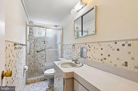 Bath - 10316 Burnt Ember Dr, Silver Spring, MD 20903 photo 3 of 3