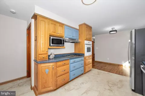 Kitchen - 10508 Sweepstakes Rd, Damascus, MD 20872 photo 3 of 4
