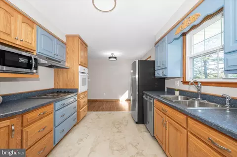 Kitchen - 10508 Sweepstakes Rd, Damascus, MD 20872 photo 4 of 4