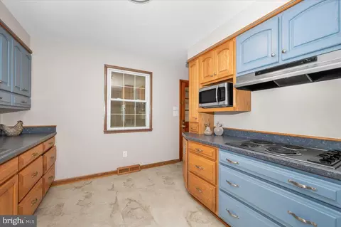 Kitchen - 10508 Sweepstakes Rd, Damascus, MD 20872 photo 2 of 4